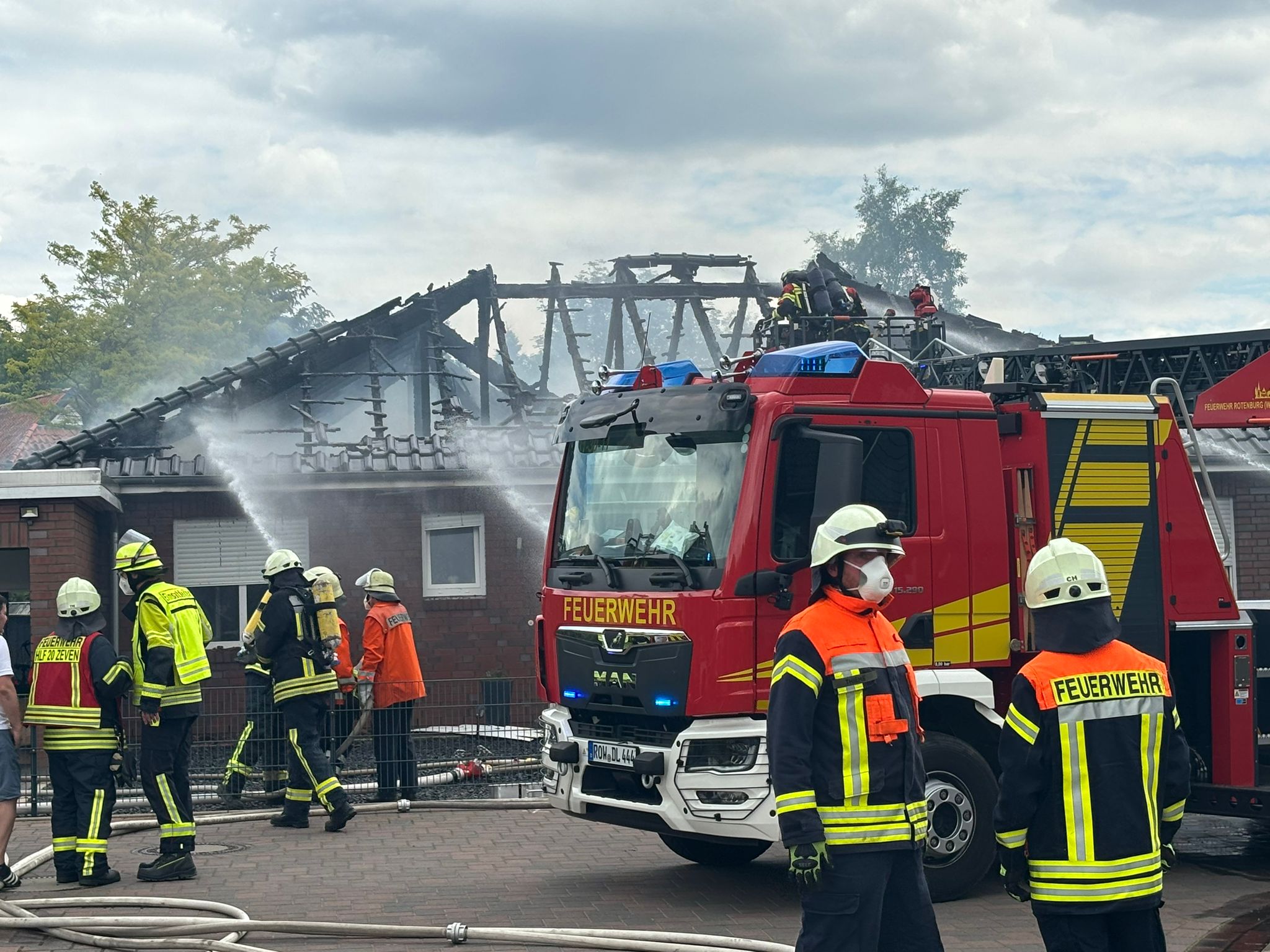 Brennt Einfamilienhaus im Ibisweg in Zeven